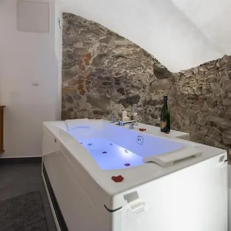 Royal Et Balneo Privatif Apartment